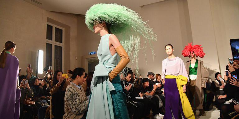 Angela Phương Trinh tiết lộ bất ngờ về chiếc mũ lông vướng nghi vấn đạo nhái